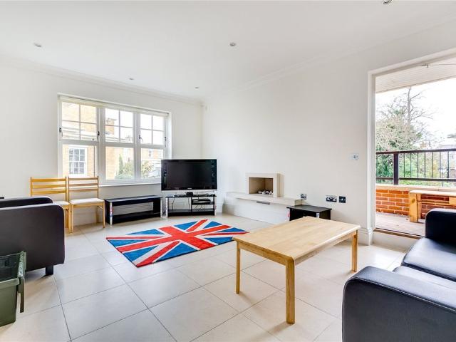 Chalmers Way, Twickenham, TW1, London