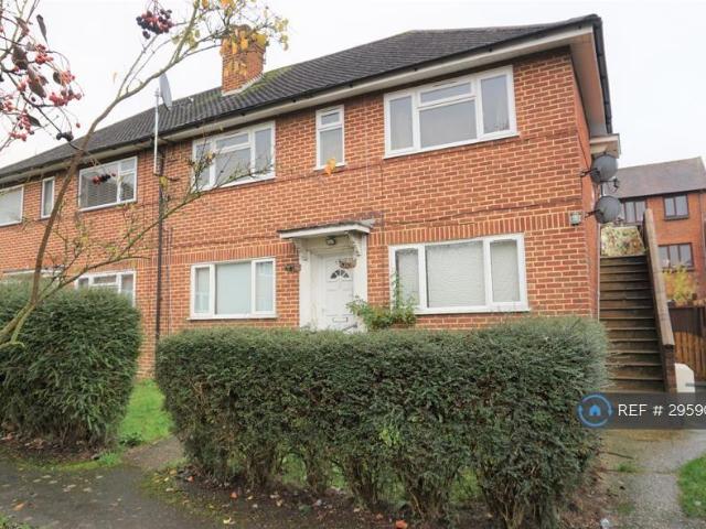Chalvey Gardens, Slough, SL1 2 bed flat to rent £1,800 pcm £415 pw