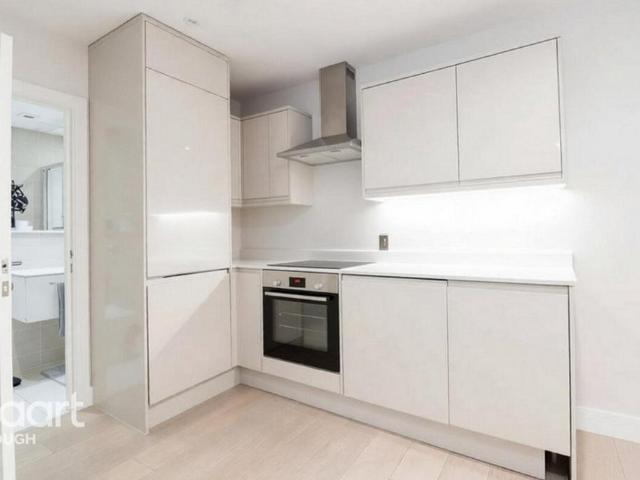 Chalvey Park, SLOUGH 1 bed apartment to rent £1,200 pcm £277 pw