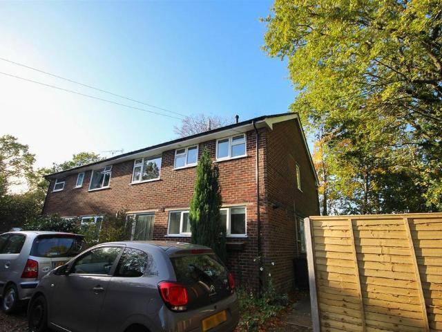 Chalvington Court, Chalvington Road. 2 bed maisonette to rent £1,150 pcm £265 pw