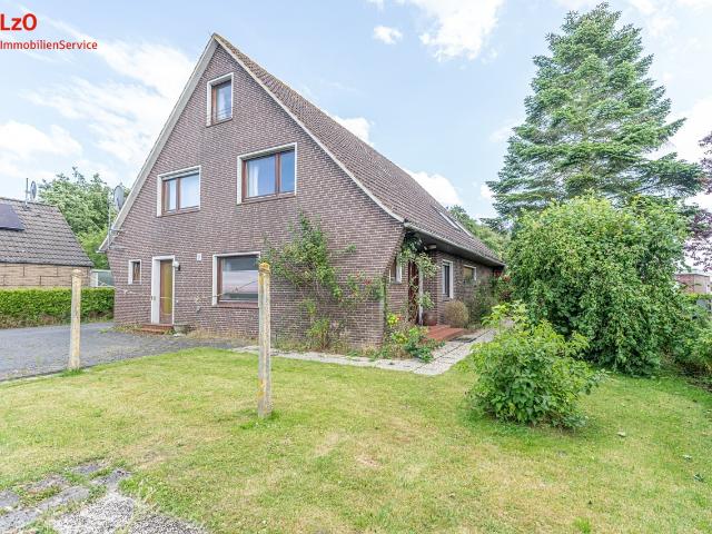 Chamantes Einfamilienhaus mit Einliegerwohnung und Garage in ruhiger Lage von Carolinensiel