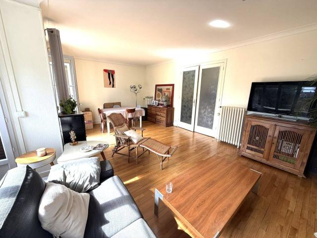 CHAMALIERES: CENTRE VILLE T3 84 M² TRES BON ETAT + GARAGE