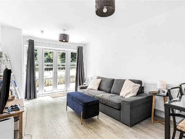 Chambord House, Queenswood Crescent, Englefield Green Egham, London TW20, 2 bed flat to rent, £1,850 pcm | PrimeLocation