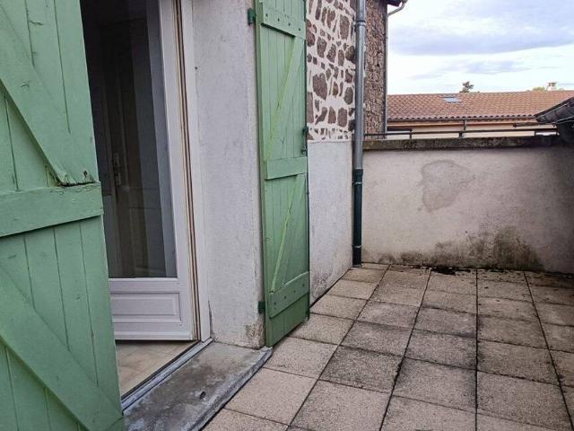 CHAMBOST LONGESSAIGNE Maison de village T3 avec terrasse