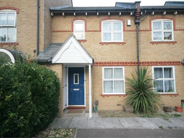 Chamberlayne Avenue, WEMBLEY 3 bed terraced house to rent £2,350 pcm £542 pw