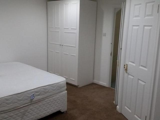 Chamberlayne Avenue, Wembley HA9 1 bed in a house share to rent £1,085 pcm £250 pw