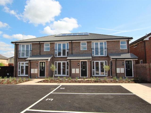 Chamberlayne Road, Eastleigh 2 bed maisonette to rent £1,250 pcm £288 pw