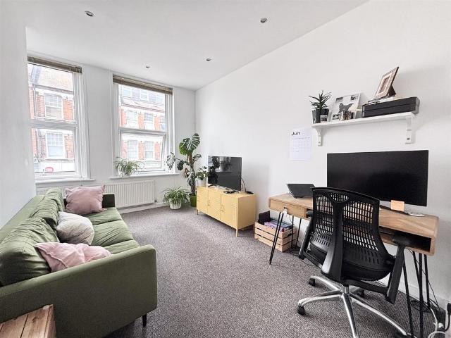 Chamberlayne Road, Kensal Rise, NW10 1 bed flat to rent £1,700 pcm £392 pw