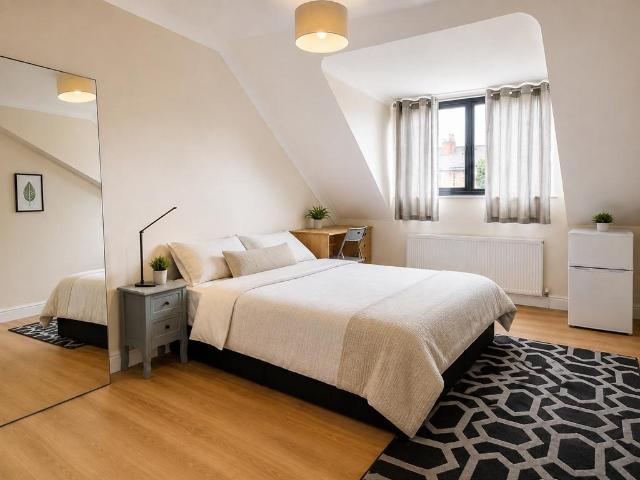 Chamberlayne Road, London, NW10 3 bed flat to rent £2,400 pcm £554 pw