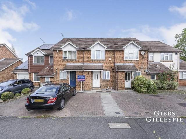 Chamberlain Way, Pinner, HA5 2 bed terraced house to rent £1,900 pcm £438 pw