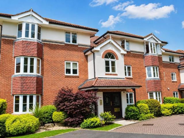 Chamberlain Drive, Summerville Mews. 2 bed apartment to rent £1,150 pcm £265 pw