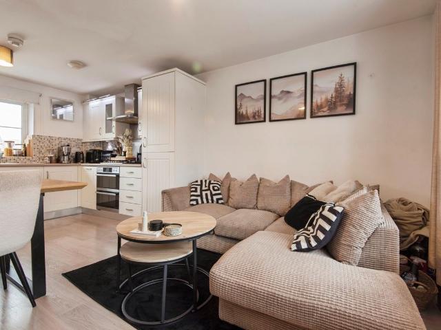 Chamberlain Park, Biggleswade SG18, 2 bed property to rent, £1,400 pcm | PrimeLocation