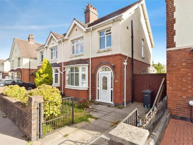 Chamberlaine Street, Warwickshire CV12 3 bed semi detached house to rent £1,100 pcm £254 pw