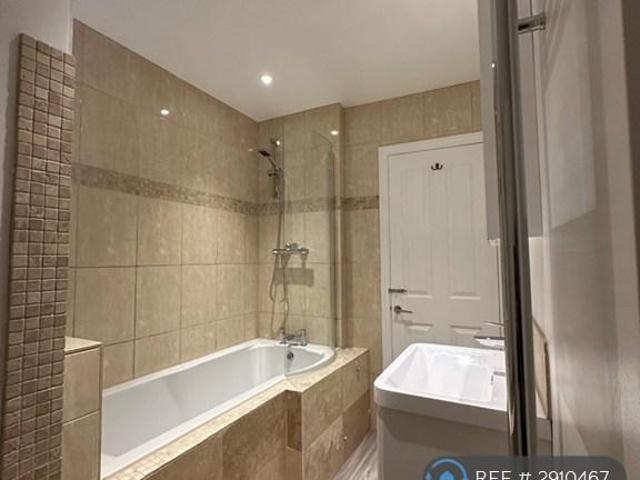Chambers House, Folkestone, CT20 2 bed flat to rent £1,020 pcm £235 pw