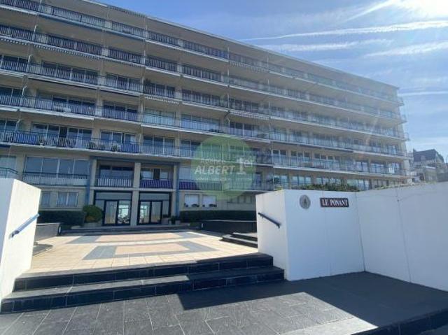 Chambre meublée avec vue mer