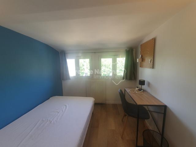 Chambre meublée dans colIving à Buc chambre 11m² avec salle d'eau et wc