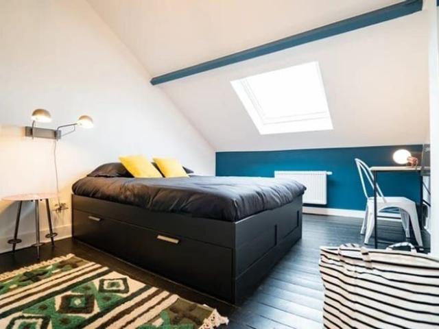 Chambre meublée d'une collocation