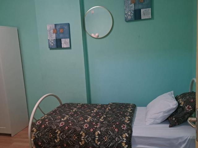 Chambre meublée propre & calme chez l'habitante frontalière
