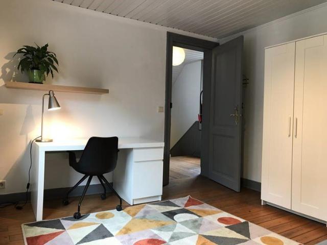 Chambre avec communs à louer collocation dans le Laveu