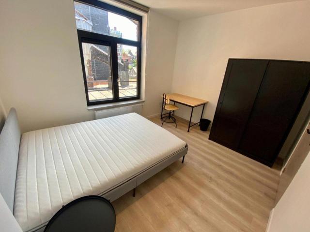 Chambre à louer avec salle de douche privative