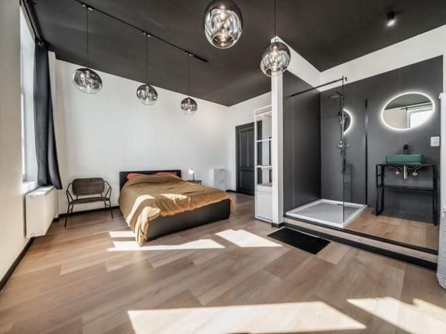 Chambre dans une colocation spacieuse entièrement rénovée