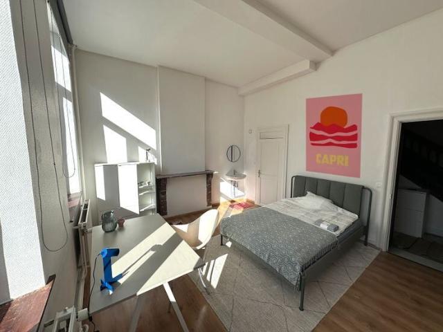 Chambre en coliving — douche privée, tout compris dès 500 €