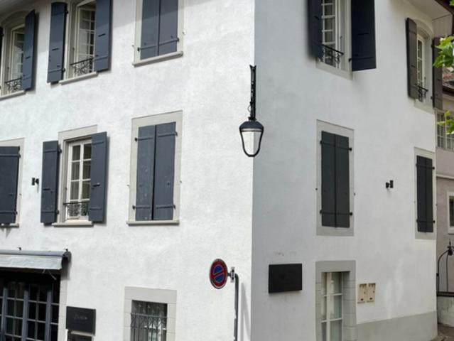 Chambre idéalement située dans immeuble au bord du lac