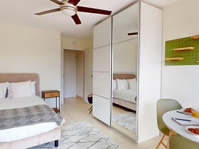 Chambre lumineuse en colocation – Idéale pour étudiants – Route de la Gare 16D, Mies Versoix !