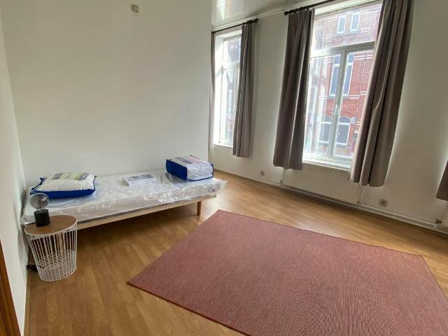 Chambre partagée à louer à Charleroi, Rue de la Régence