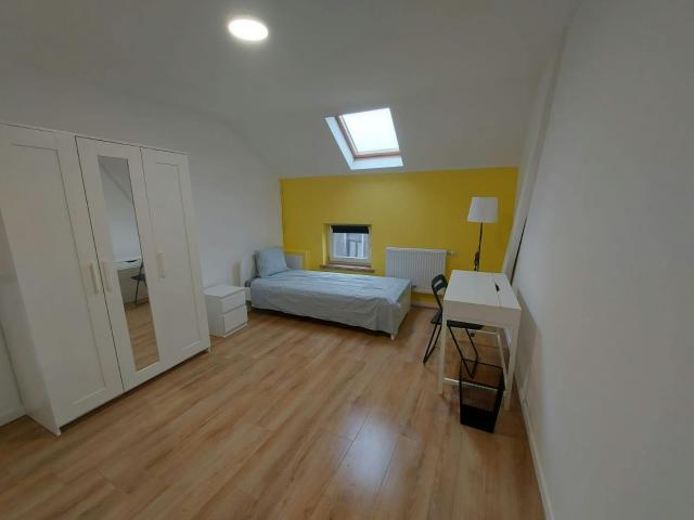 Chambre privée à louer à Charleroi, Rue Pierre Hans