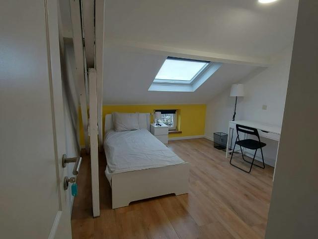 Chambre privée à louer à Charleroi, Rue Pierre Hans