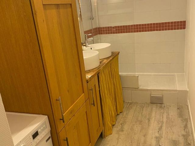 chambre renovée et meublée en colocation