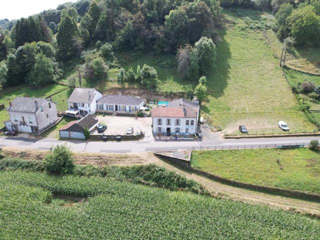 Chambres d'hôtes clé en main avec gîtes, restaurant, piscine. 501m² Saint Cernin