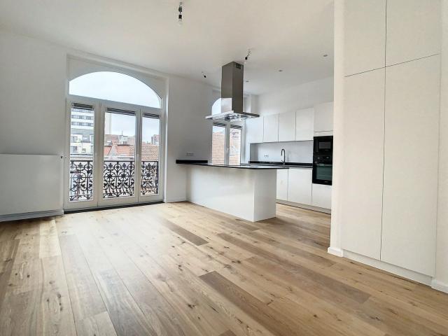CHAMP DU ROI APARTMENT WITH 3 BEDROOMS WITH TERRACE