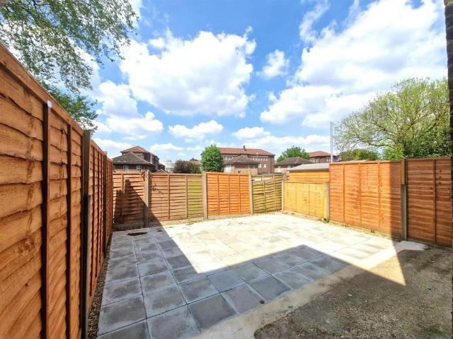 Champion Grove, London SE5 1 bed flat to rent £1,850 pcm £427 pw