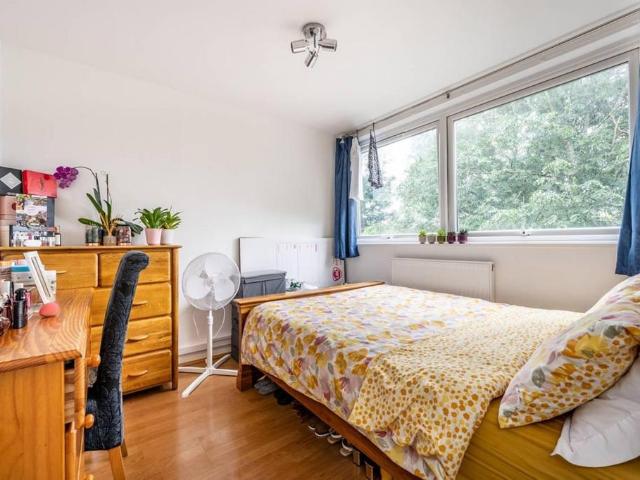 Champion Hill, London SE5 5 bed house to rent £4,500 pcm £1,038 pw