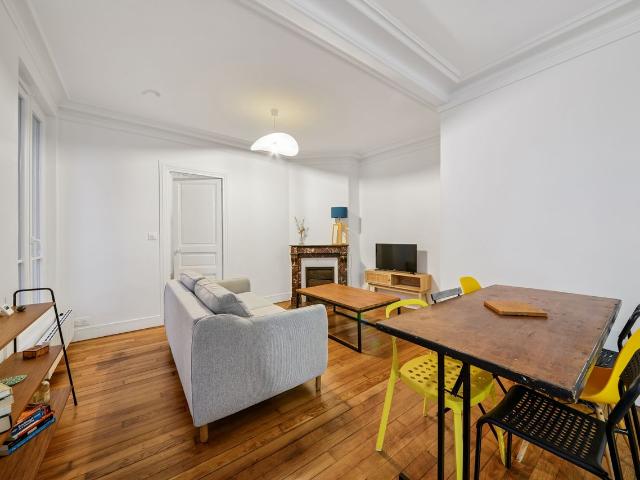 Championnet / rue Neuve de la Chardonniere, Paris Amsterdam Apartments for Rent