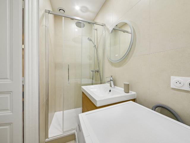 Championnet / rue Neuve de la Chardonniere, Paris Amsterdam Apartments for Rent