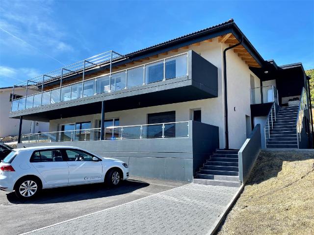 Champlan, appartement en attique de 4.5 pièces avec 3 places de parc extérieures
