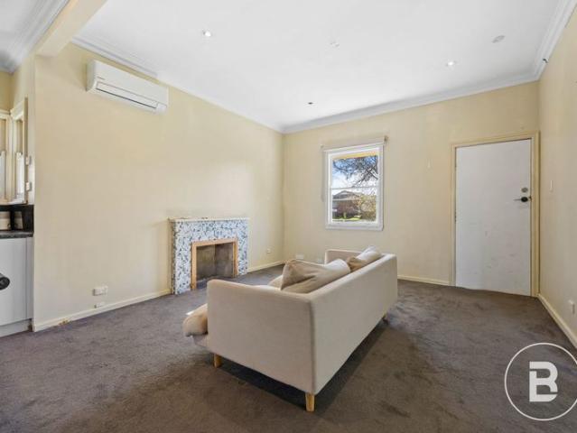 CHAMRING HOME WITH SPACIOUS YARD IN A CONVENIENT REDAN LOCATION