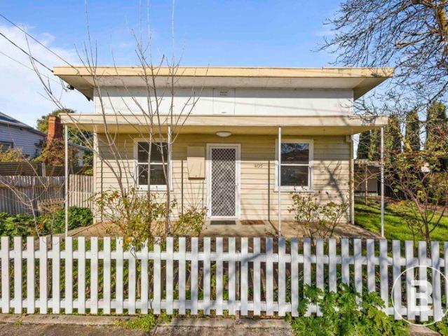 CHAMRING HOME WITH SPACIOUS YARD IN A CONVENIENT REDAN LOCATION