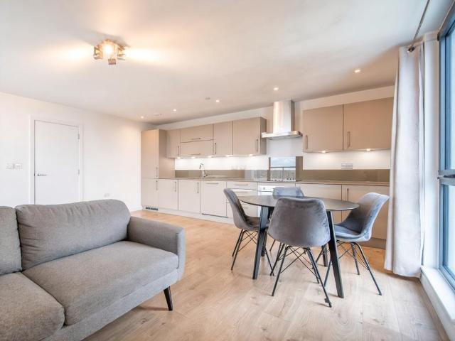 Chancellor House, Rotherhithe, SE16 2 bed apartment to rent £3,142 pcm £725 pw