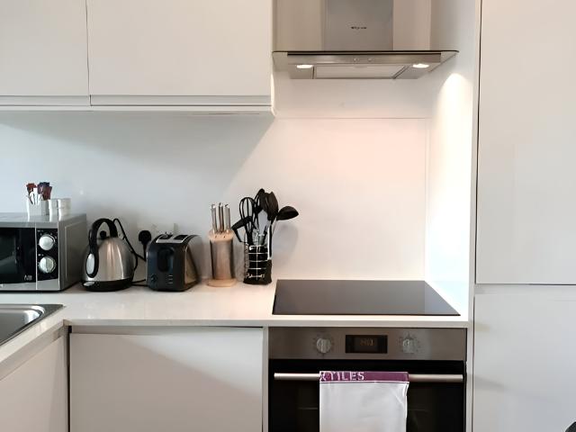 Chancery Lane Deluxe One Bedroom Has an Apartment