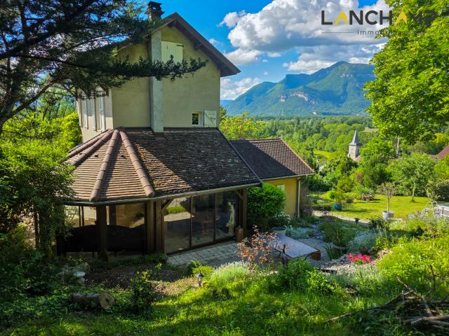 CHANAZ Maison avec vue imprenable, vaste terrain et parcelle constructible