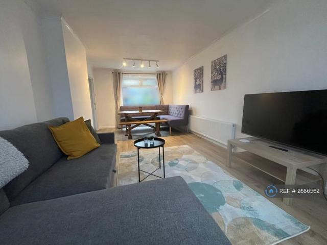 Chandos Avenue, Leeds, LS8 2 bed semi detached house to rent £1,300 pcm £300 pw