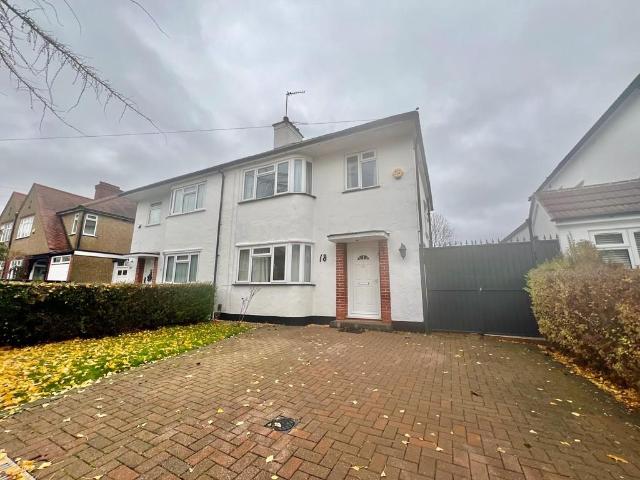 Chandos Road, Pinner HA5 3 bed semi detached house to rent £2,400 pcm £554 pw