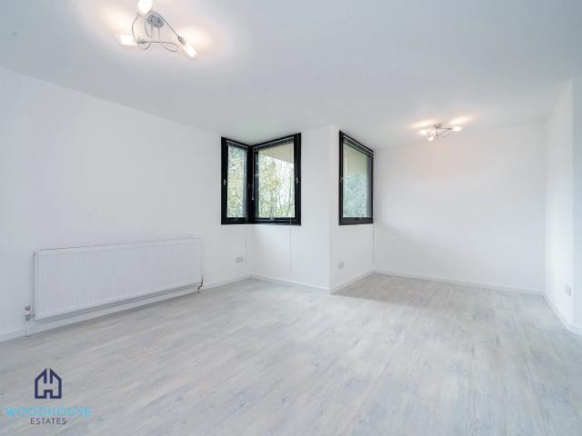 chandos way, london, nw11 three bedroom flat to rent £577pw / £2,500pcm