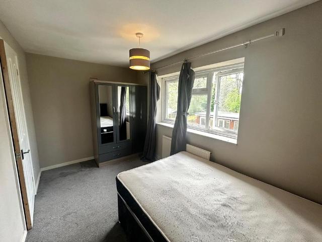 Chandler Close, Crawley, RH10 House share to rent £800 pcm £185 pw