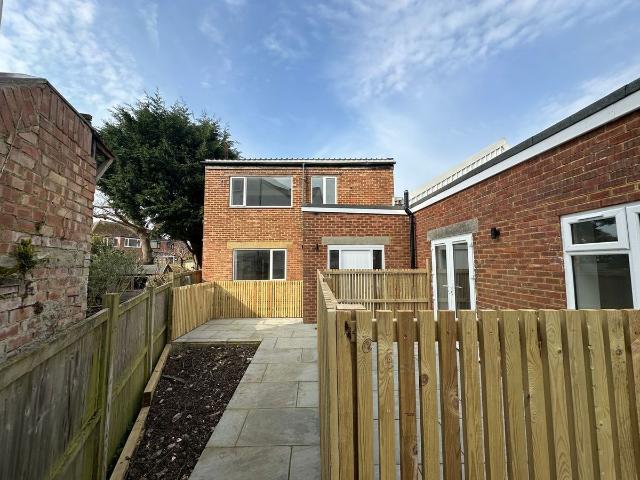 Chandler Road, Bexhill On Sea TN39, 2 bed flat to rent, £1,250 pcm | PrimeLocation