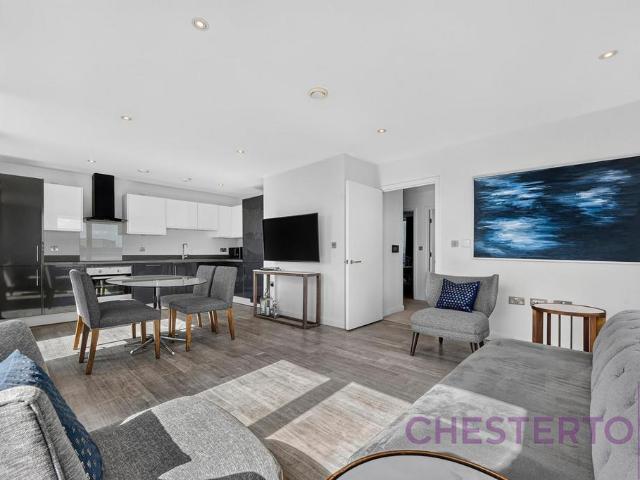 Chandlers Avenue, Greenwich, SE10 2 bed flat to rent £2,550 pcm £588 pw